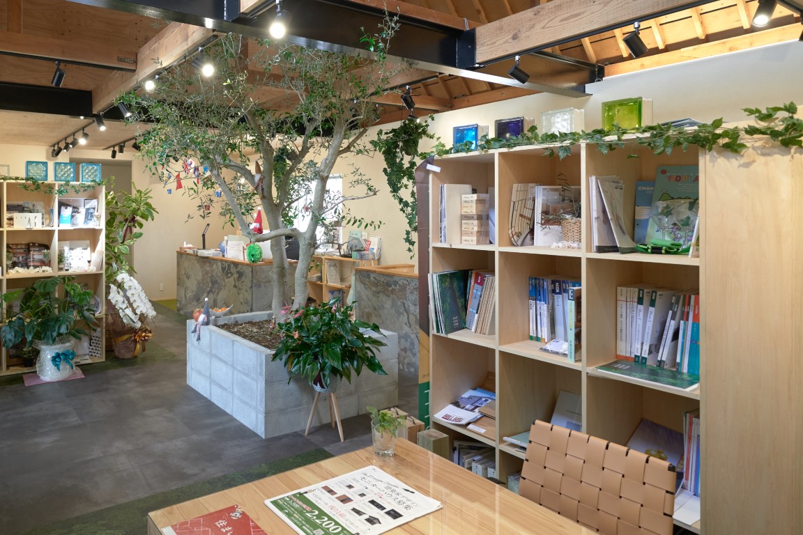 開放的な空間と自然素材を調和したデザイン事務所